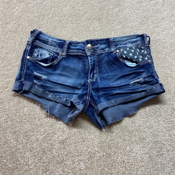 Almost Famous Pants - Almost Famous Women's Denim Shorts Size 9 Distressed‎ Star Print